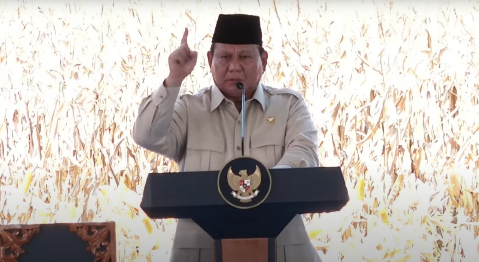 Presiden Prabowo Subianto Memberikan Arahan Stop impor Jagung pada mentri pertanian dan Kapolri 050625