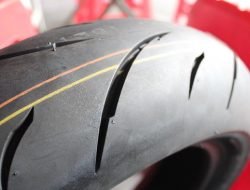 Jangan Tunggu Botak! Ini Usia Ideal dan Tanda-Tanda Ban Motor Harus Diganti