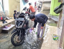 Warga Cuci Motor Pakai Air Banjir, Padahal Berisiko Merusak Komponen