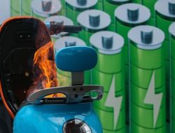 Motor Listrik TVS iQube Terbakar di Garasi, Api Merembet dan Hanguskan Mobil