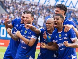 Persib Bandung Tundukkan Semen Padang 2-0 di Laga Perdana Super League 2025/2026