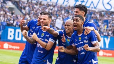 Persib Bandung Tundukkan Semen Padang 2-0 di Laga Perdana Super League 2025/2026