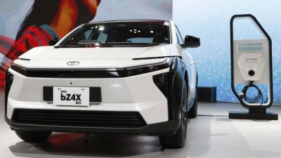 Versi Lokal Sudah Diperkenalkan, Toyota Masih Jual bZ4X CBU Jepang di Indonesia